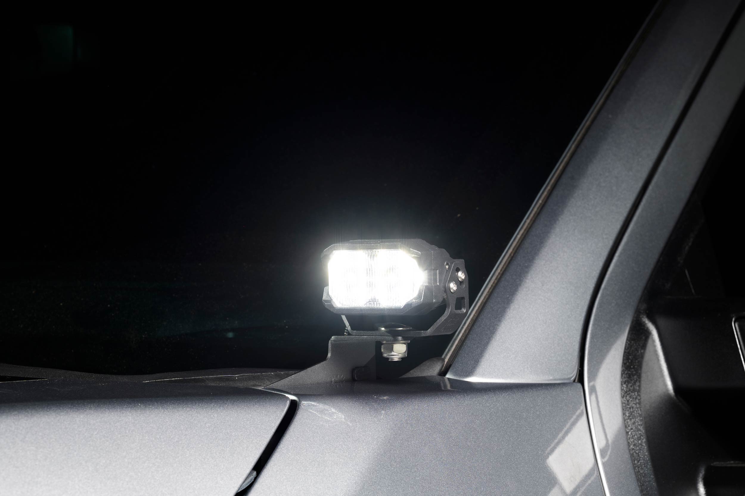 Morimoto 2Banger Ditch Light Kit: 23-27 Super Duty (HXB White Combo Beam)