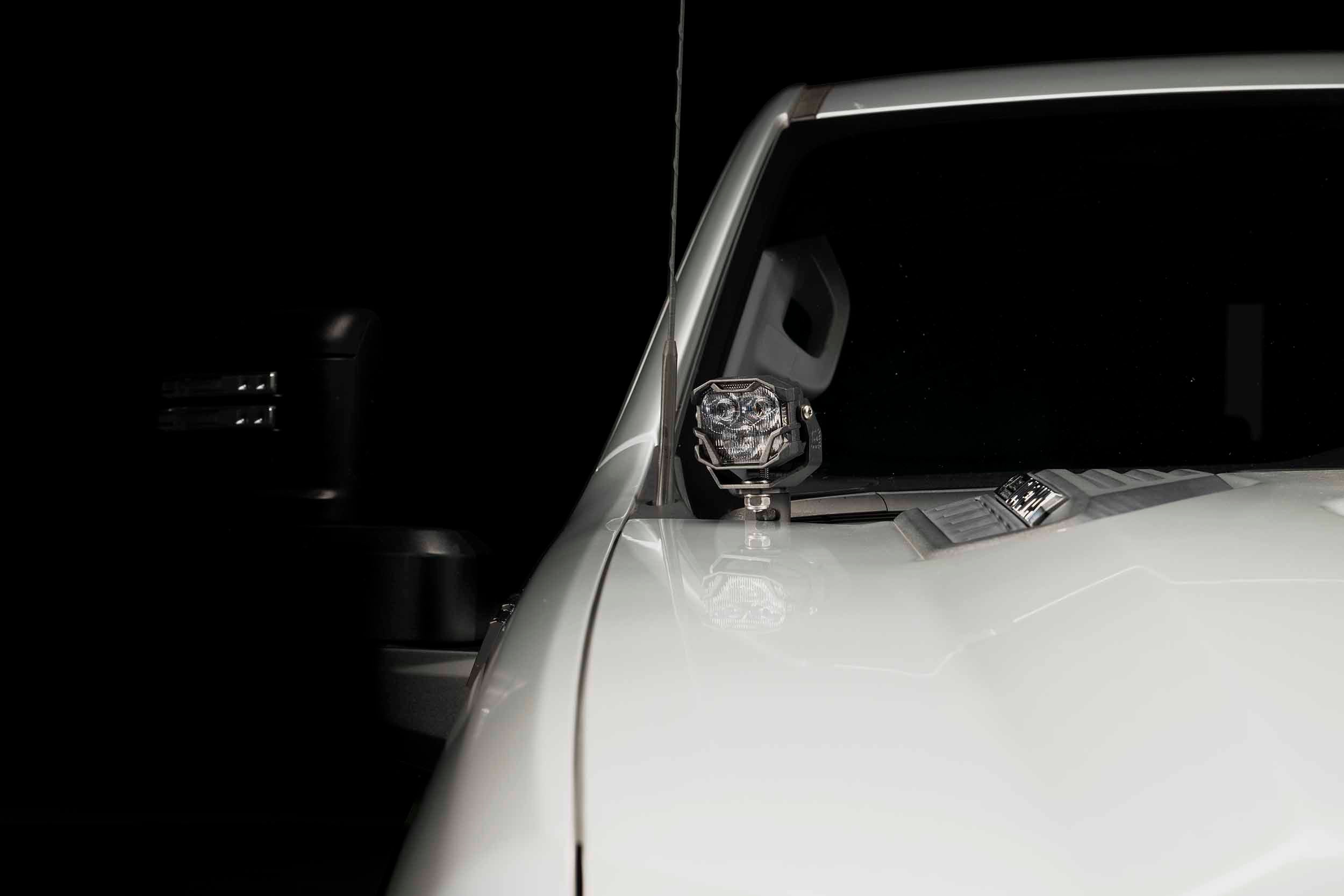 Morimoto 4Banger Ditch Light Kit: 20-24 Silverado HD (HXB Yellow SAE Wide Beam)