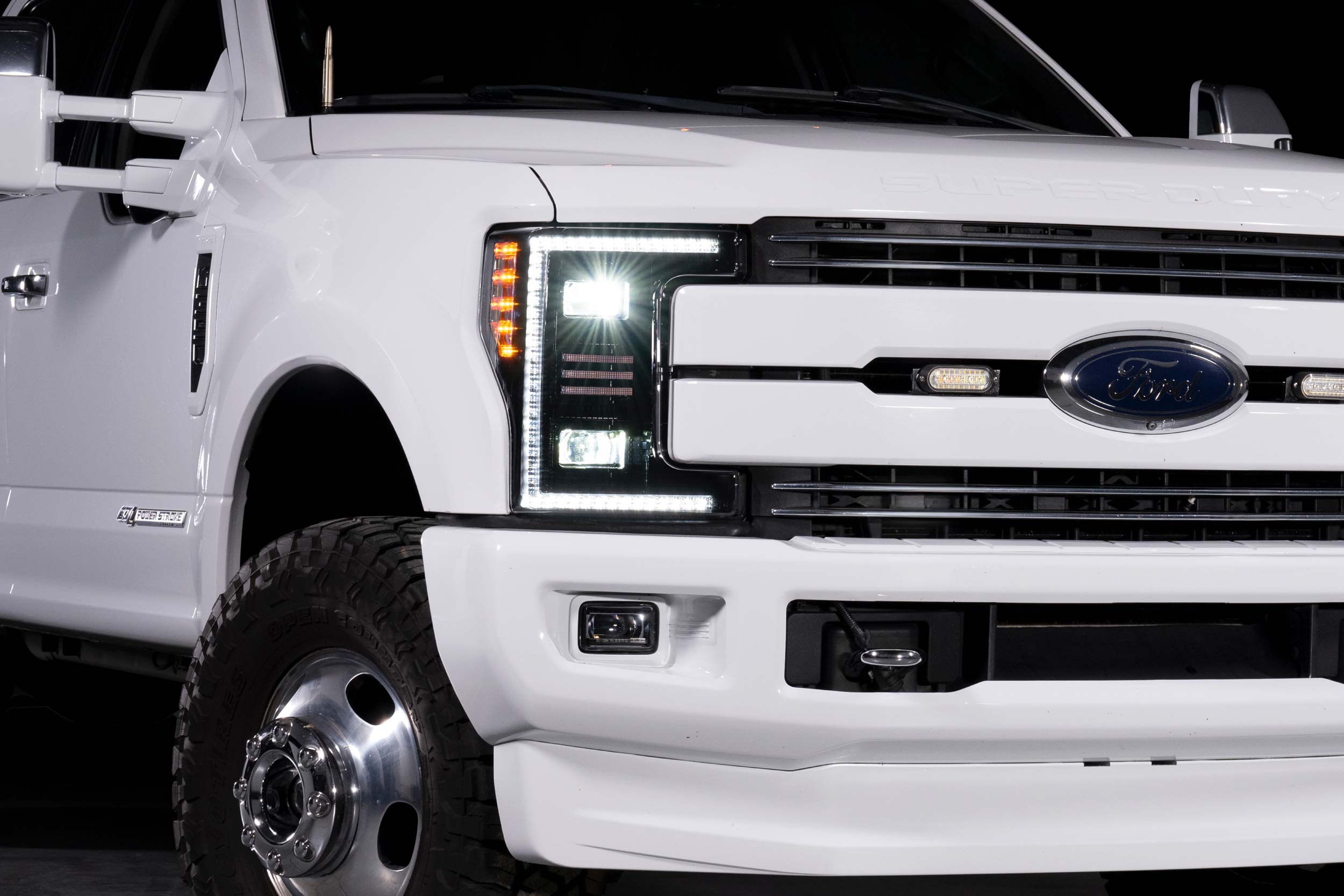 17-19 Ford Super Duty Hybrid Heads and Smoked Tails
