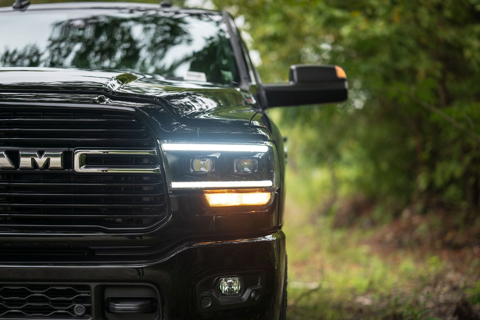 19-24 Ram HD Hybrid Heads and Smoked Tails OEM Projector