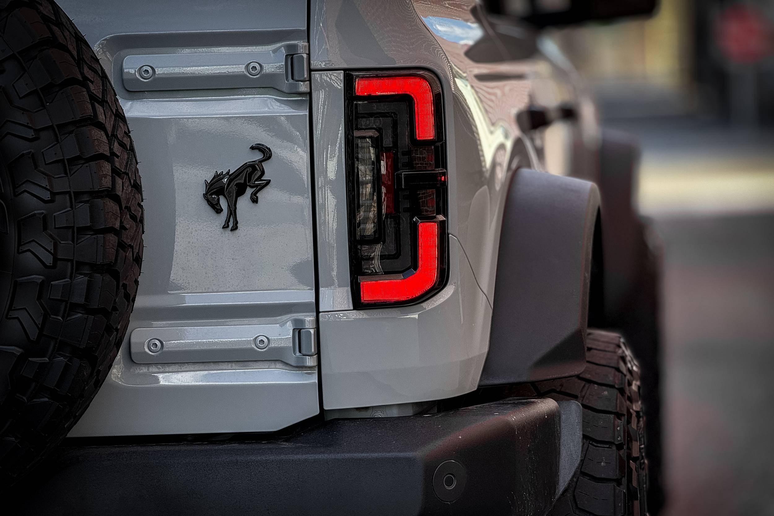 2021+ Bronco White DRL Heads and Smoked Tails