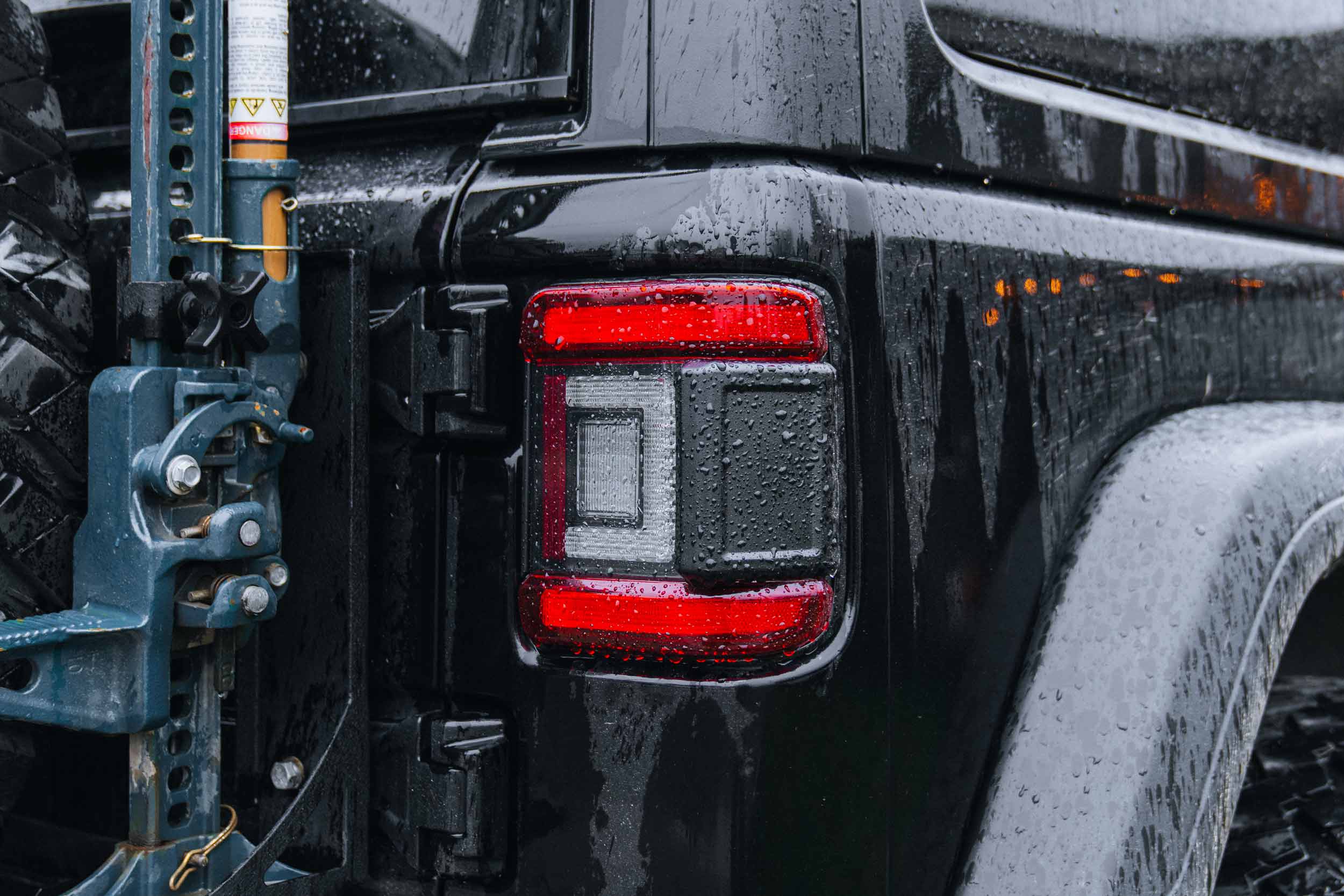 2018+ Jeep Wrangler JL Sealed7 Heads and Red Tails