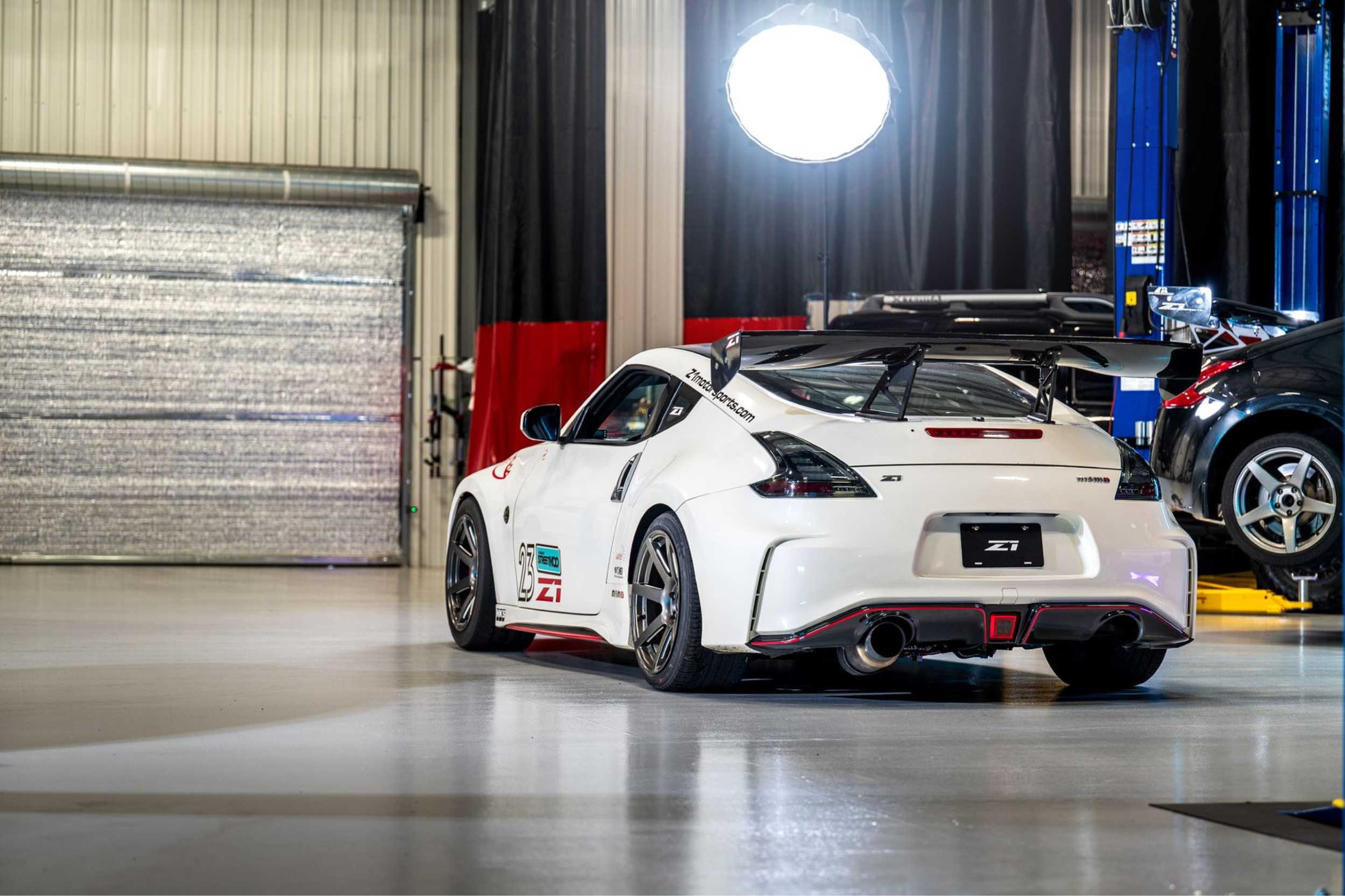 09-21 Nissan 370Z Heads and Tails