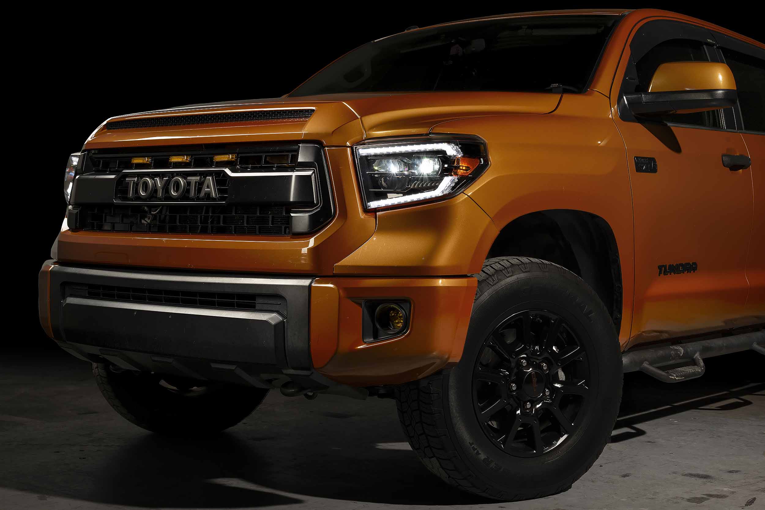 XB Evo Hybrid Headlights: 14-21 Toyota Tundra (Set)