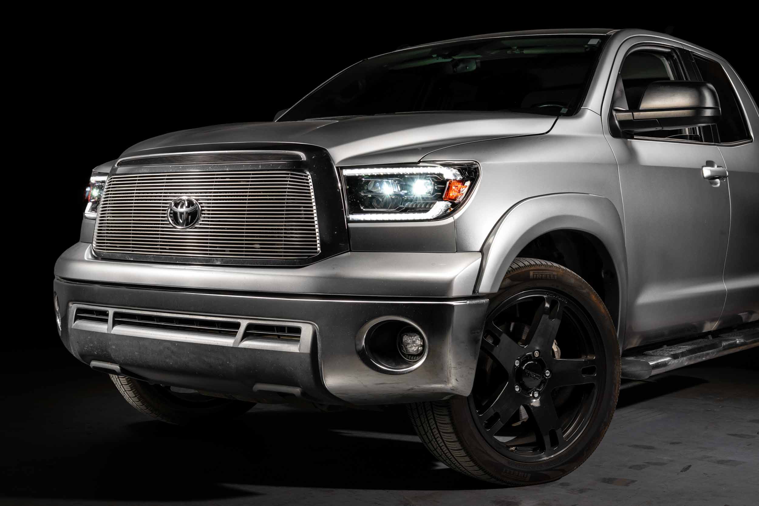 XB Evo Hybrid Headlights: 07-13 Tundra / 08-17 Sequoia (Set)
