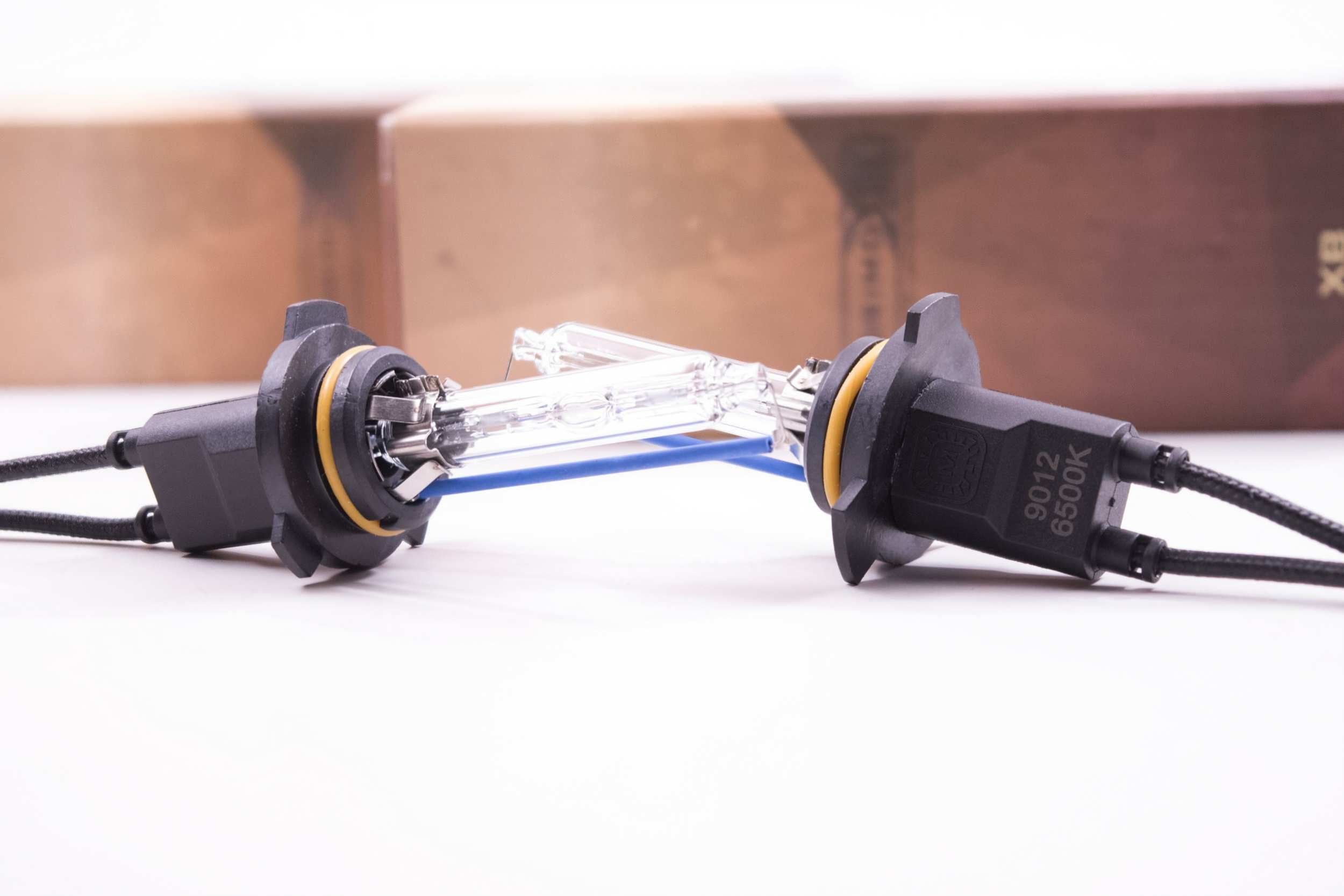 9012: XB 4000K HID Bulbs (Pair)
