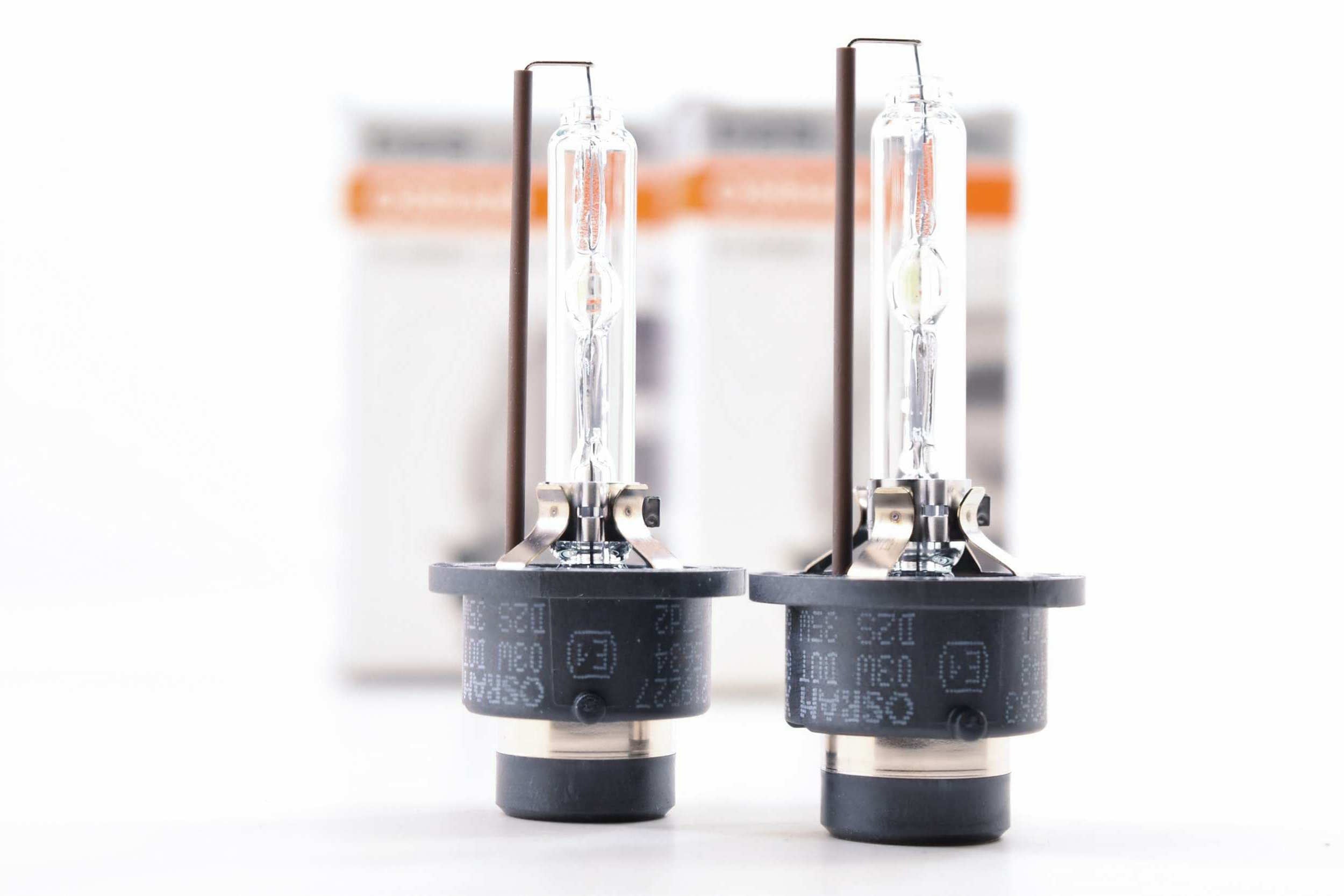 D2S: Osram 66240 (4200K)