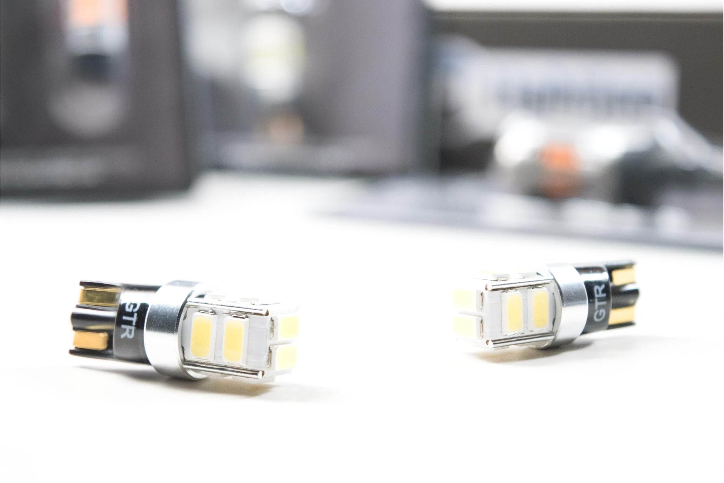 T10/194: GTR 10-Chip Canbus LED (Red / Pair)