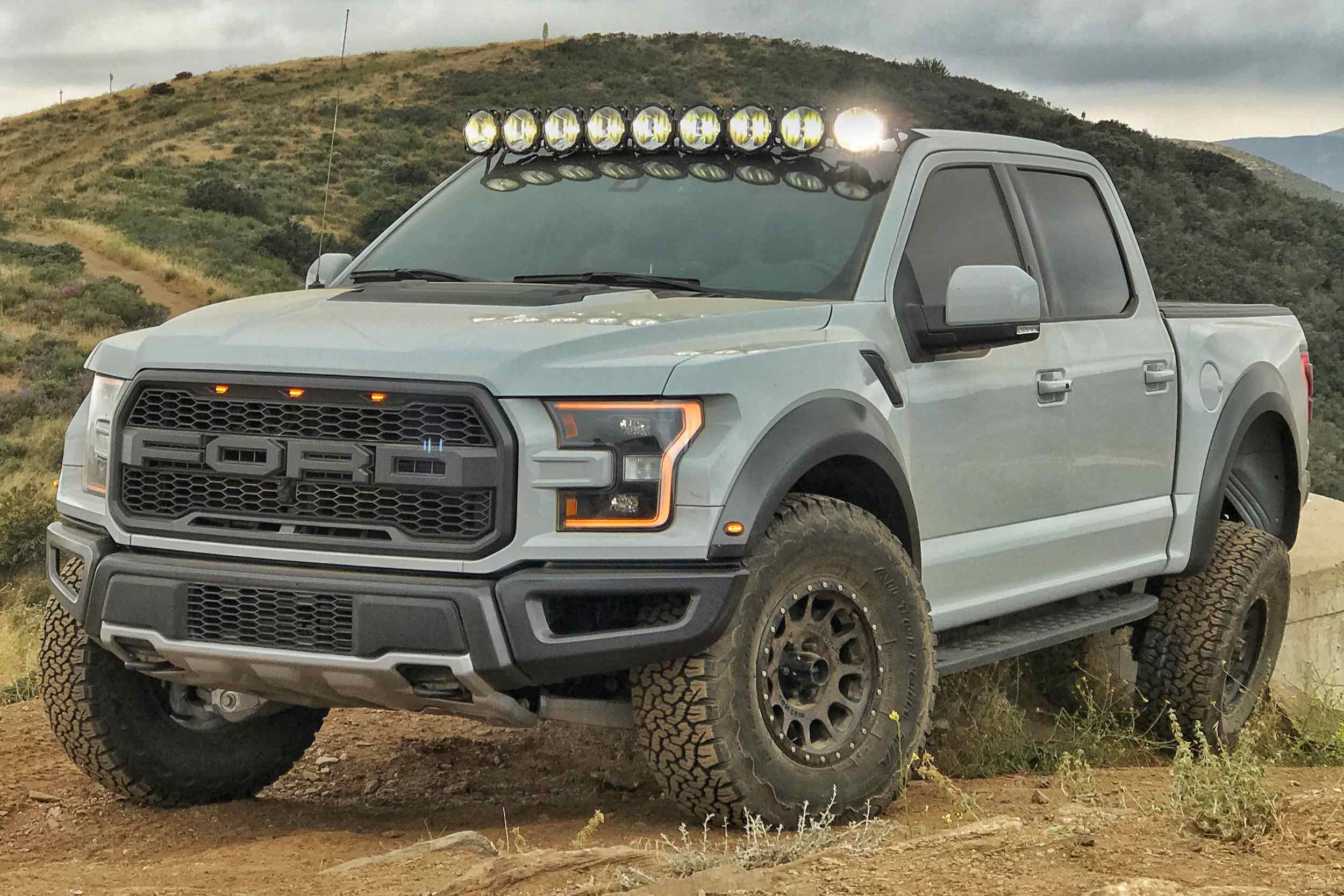 Gravity LED Pro6 Light Bar: 5 Pods (32in / Spot + Flood Beam)
