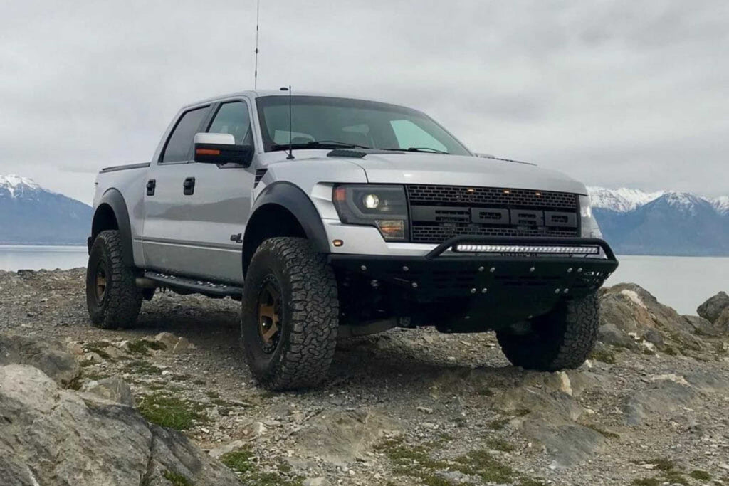 Vision X Light Bar: 53.81in (42-LED / XPL / Curved / Halo / Incl. L Brackets & Harness)