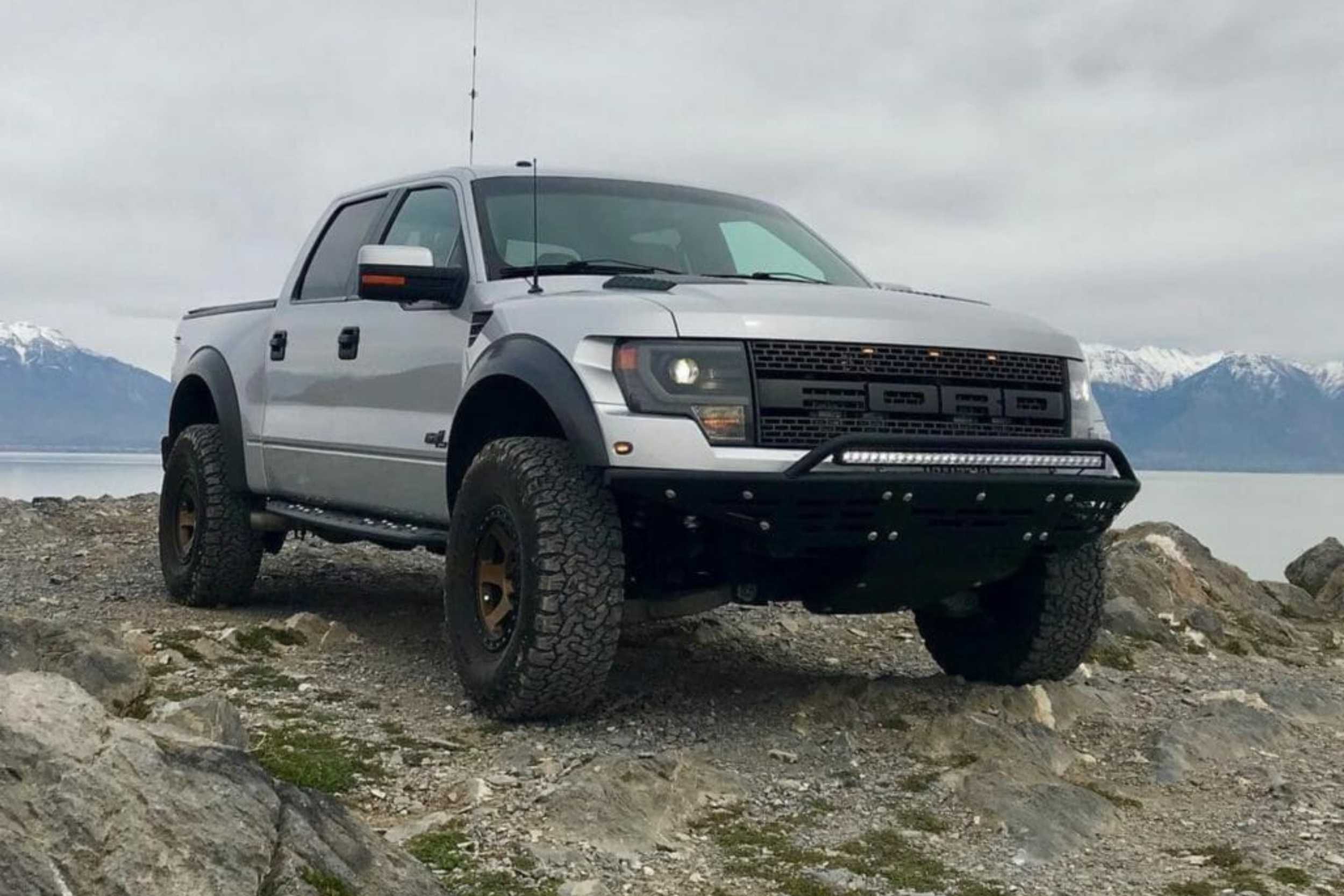 Vision X Light Bar: 9.41in (6-LED / XPL / Straight / Halo / Incl. L Brackets & Harness)