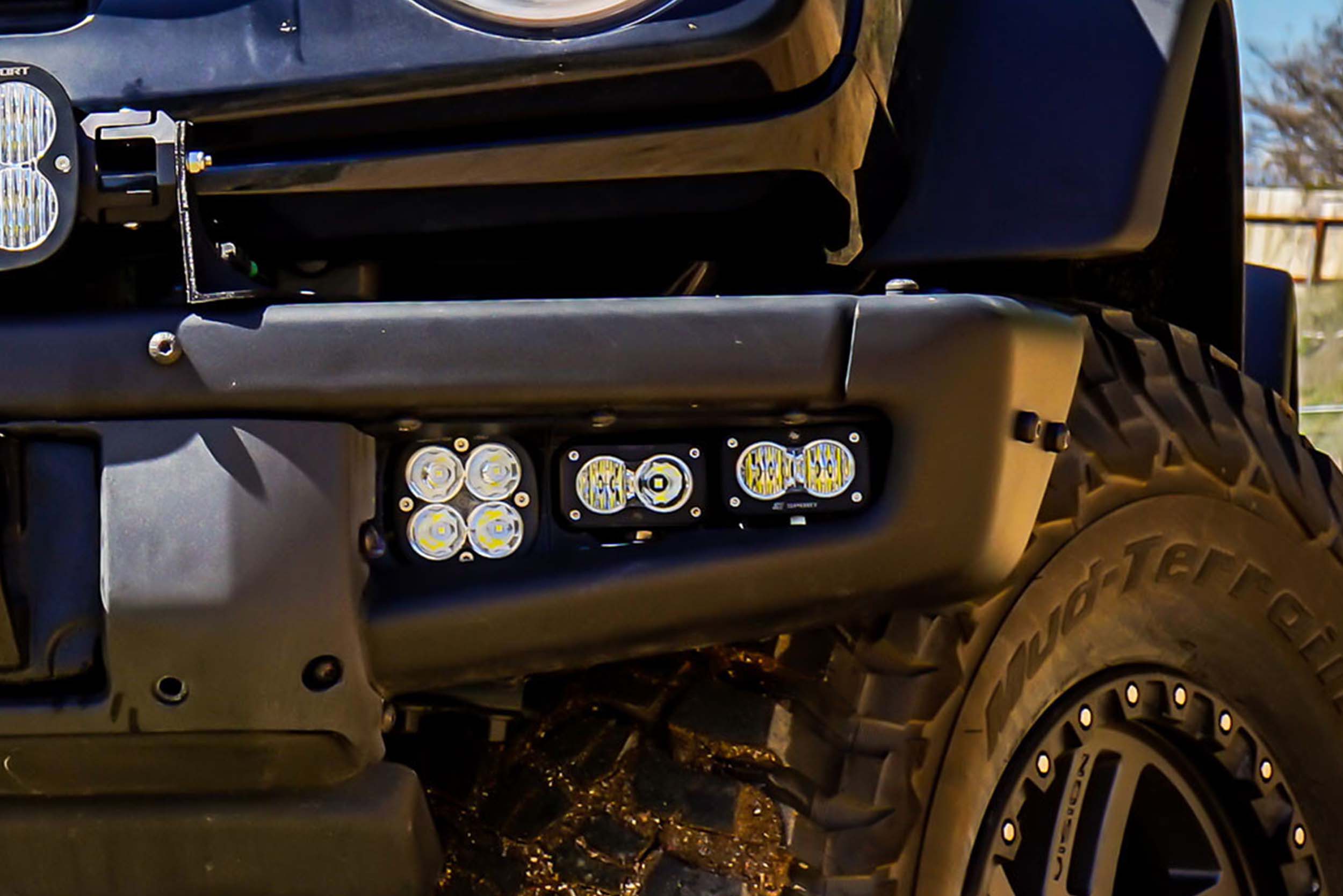 BD Squadron/S2 Fog Pocket Kit: 21-26 Ford Bronco (White / Sport / Toggle)