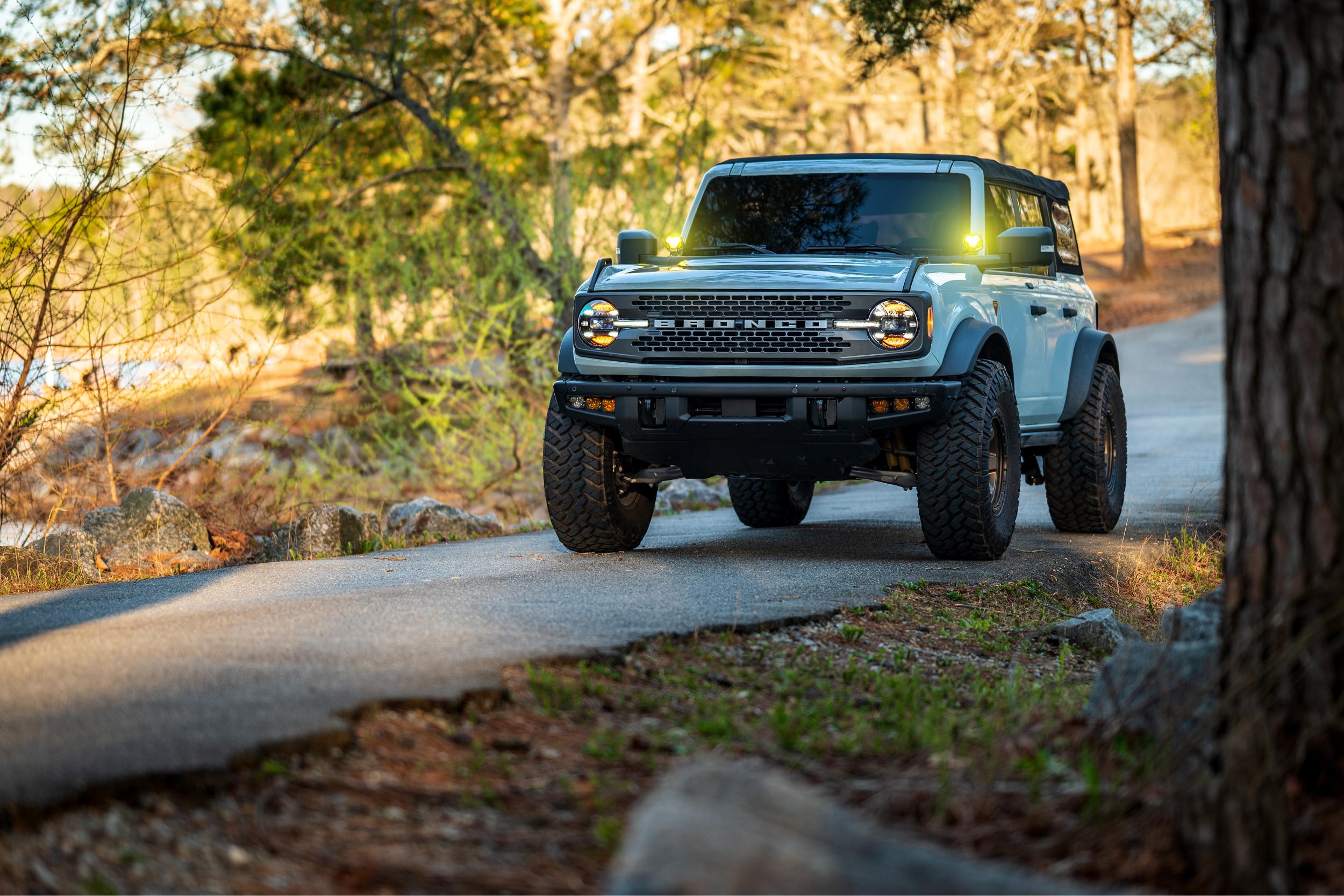 Morimoto 4Banger Ditch Light Kit: 2021+ Bronco (NCS Yellow Combo Beam)